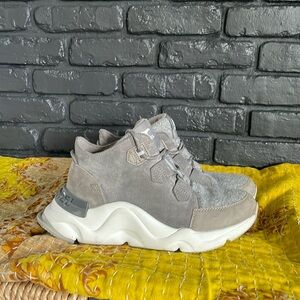 SOREL women’s spring hiking